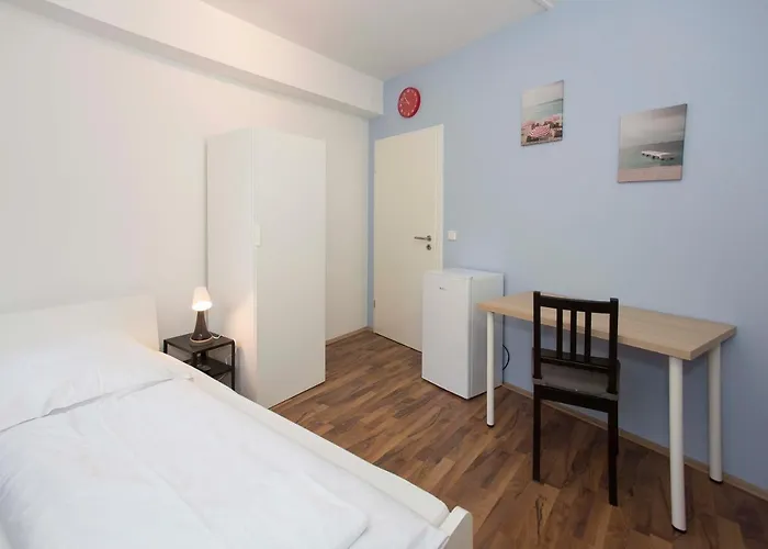 Zentral Gelegene Mit Gemeinschaftsbad Und Kueche Hostel Norimberk