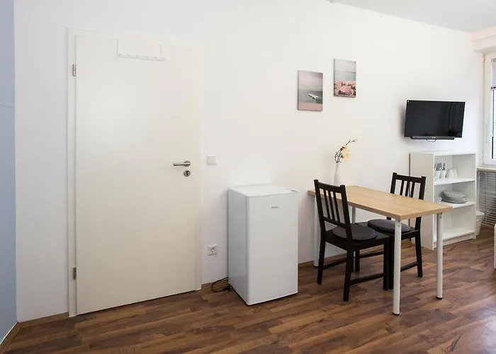 Zentral Gelegene Mit Gemeinschaftsbad Und Kueche *