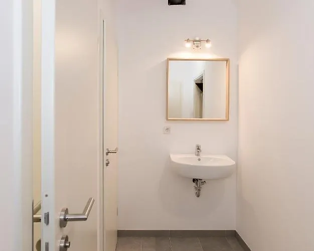 Zentral Gelegene Mit Gemeinschaftsbad Und Kueche *
