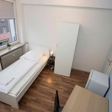 Zentral Gelegene Mit Gemeinschaftsbad Und Kueche Ostello Norimberga