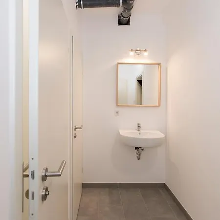 Zentral Gelegene Mit Gemeinschaftsbad Und Kueche *