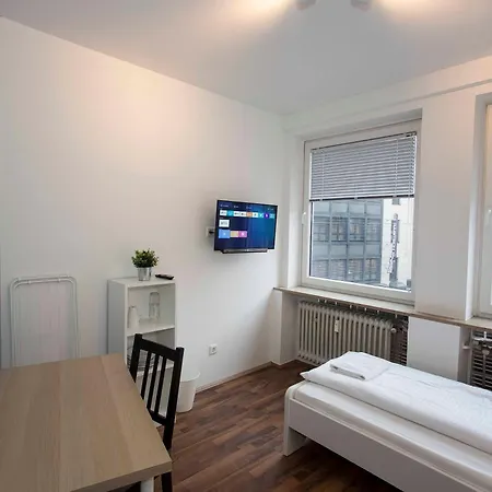Zentral Gelegene Mit Gemeinschaftsbad Und Kueche Hostel *