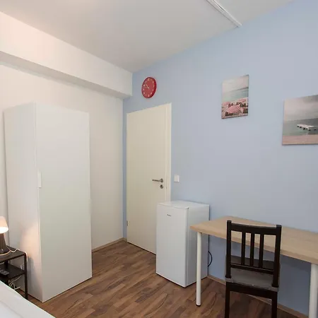 Hostel Zentral Gelegene Mit Gemeinschaftsbad Und Kueche
